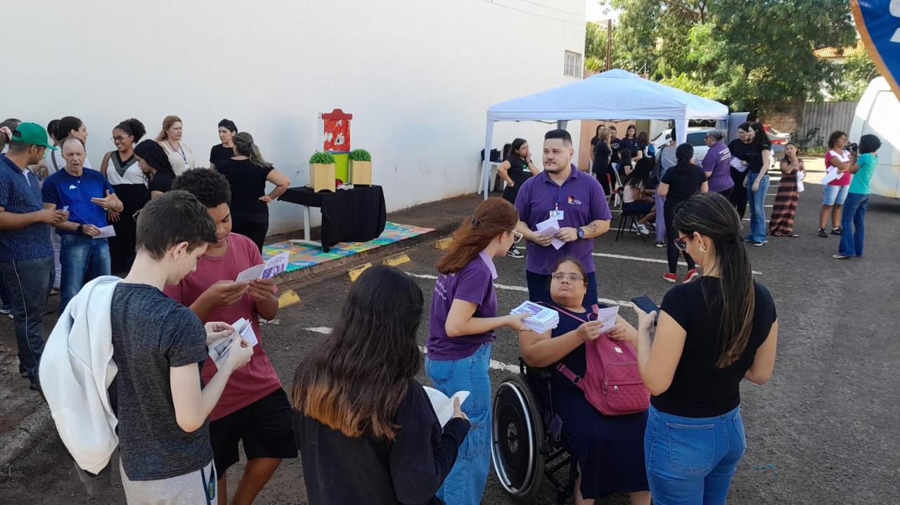 LEI MARIA DA PENHA ITINERANTE NO ESTACIONAMENTO DO SENAC MOVIMENTA REGIÃO