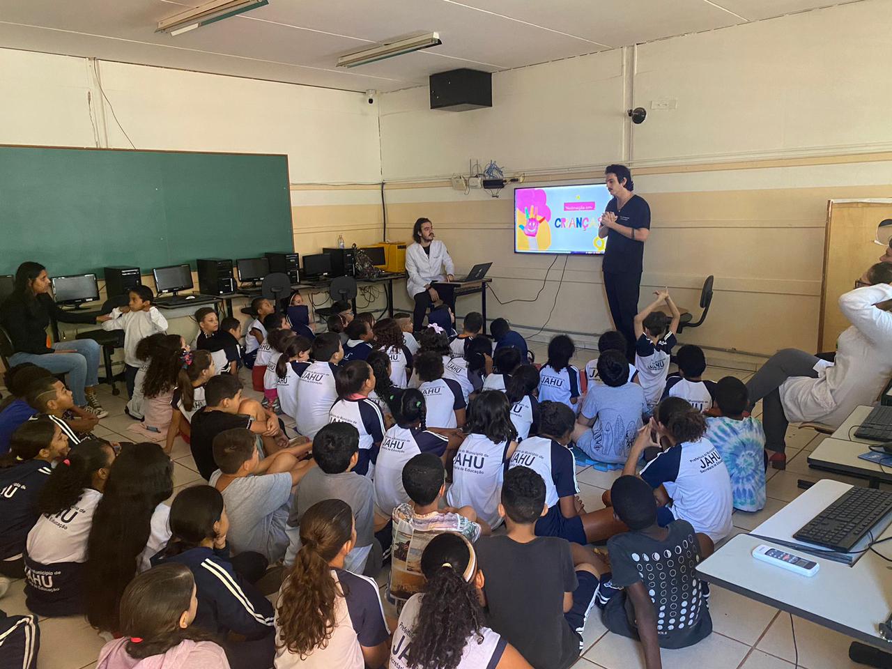 ESCOLAS FALAM SOBRE IMPORTÂNCIA DA VACINAÇÃO