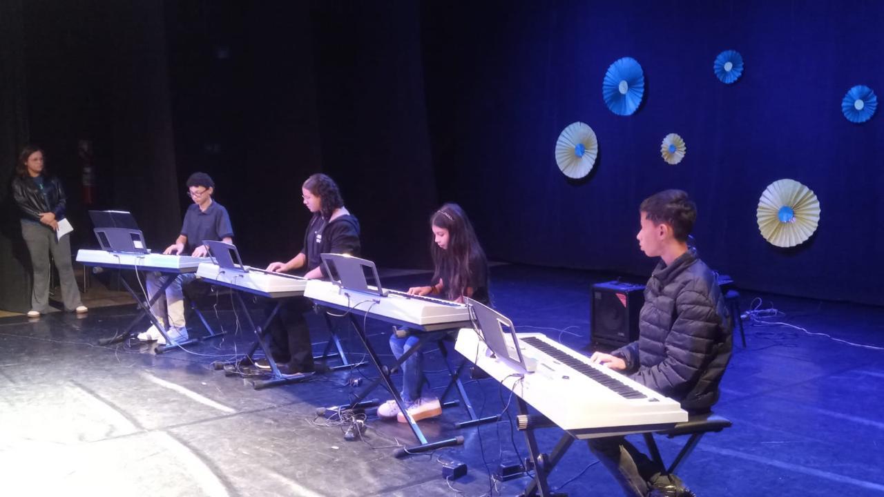 GURI MARCA PRESENÇA EM ENCONTRO REGIONAL DE TECLADOS