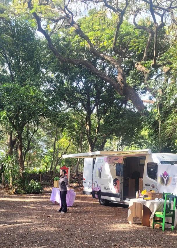 SERVIÇOS DA LEI MARIA DA PENHA ITINERANTE SÃO OFERECIDOS NO HORTO MUNICIPAL