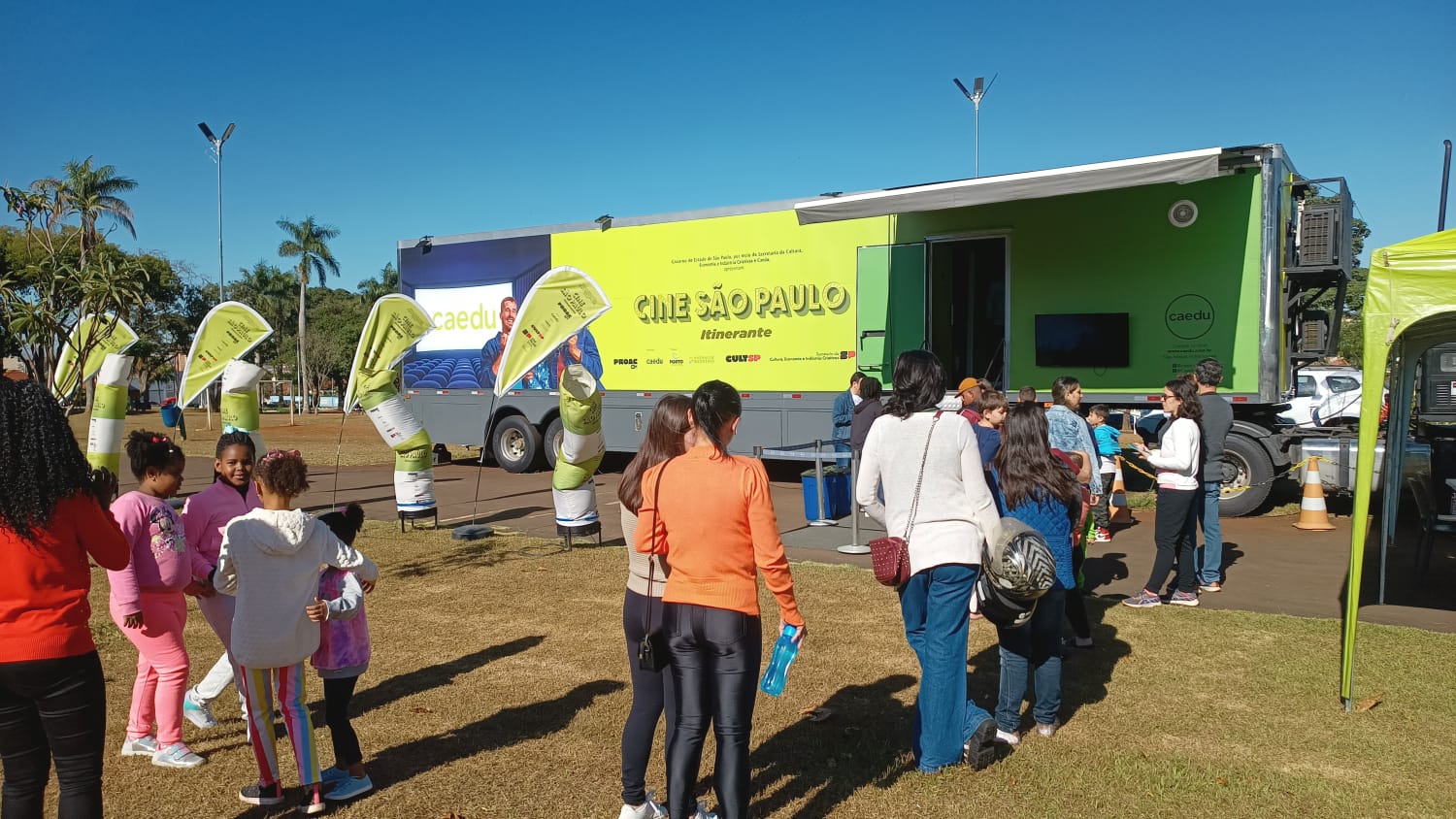TBT - CINEMA NA PRAÇA DO MUSEU FAZ SUCESSO