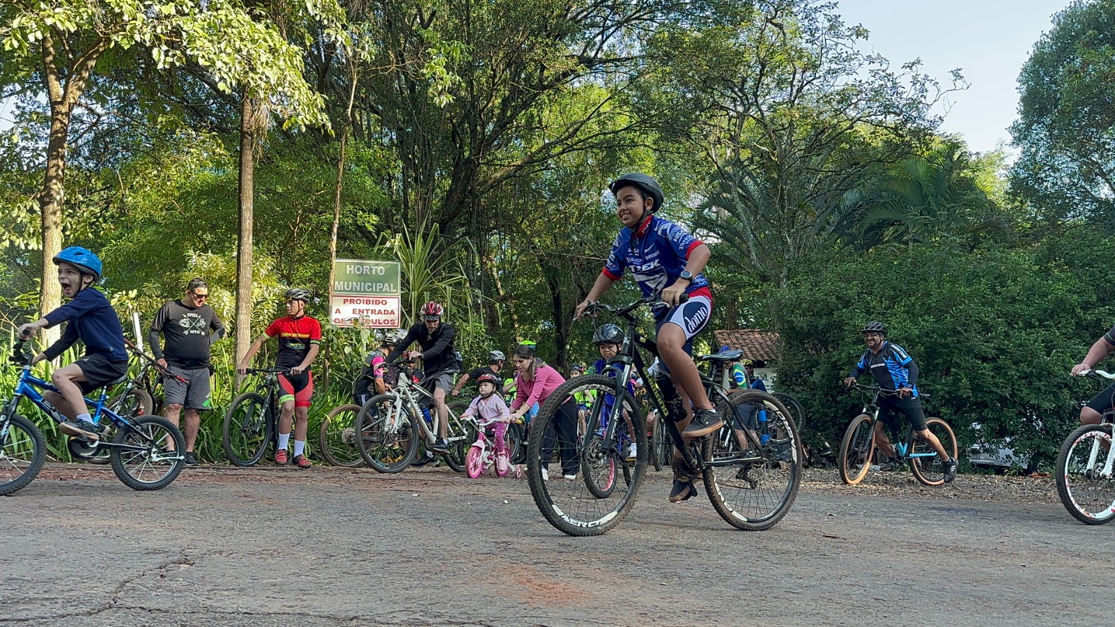 PASSEIO CICLÍSTICO REÚNE FAMÍLIAS NO DOMINGO