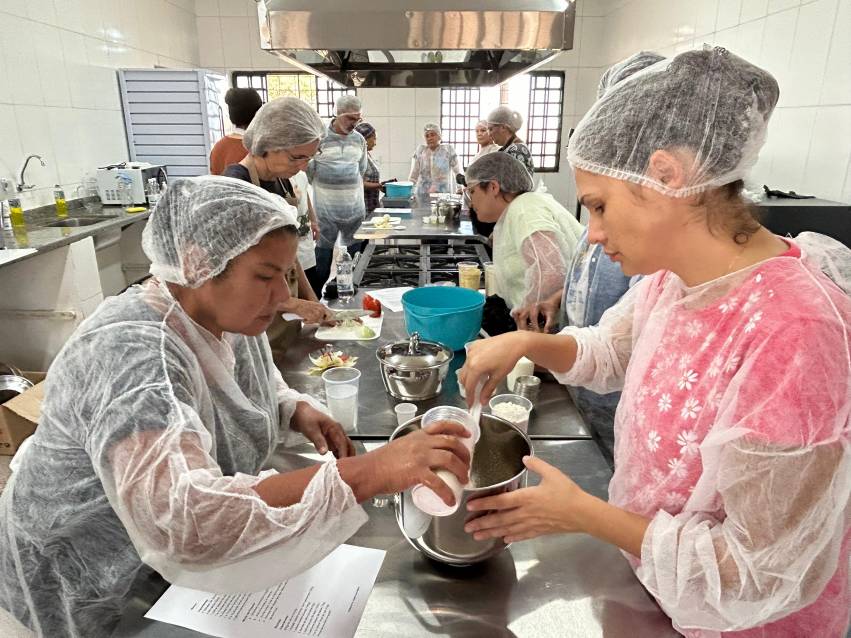 PROJETO COZINHALIMENTO - PRIMEIRA TURMA INICIA CAPACITAÇÃO