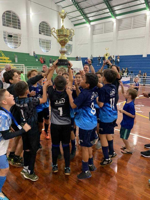 DEFINIDOS OS CAMPEÕES DO FUTSAL SUB-9 E SUB-11