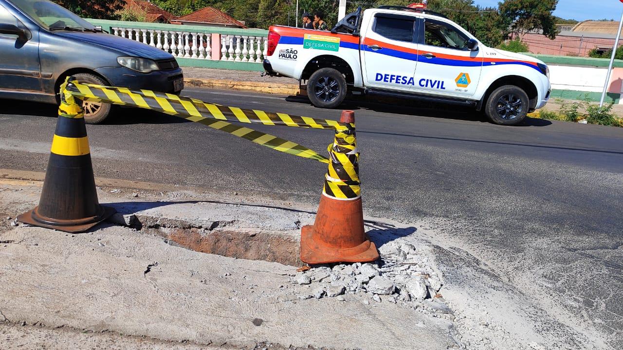 ATENÇÃO CONDUTORES DE VEÍCULOS E PEDESTRES: PONTE NA MAJOR ESTÁ SINALIZADA