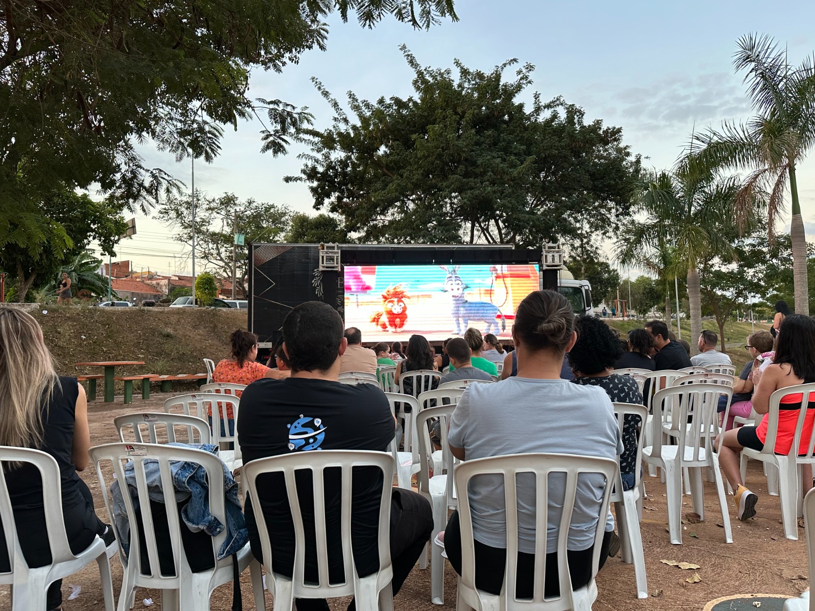 FESTIVAL DE INVERNO TEM CINEMA NO LAGO E NO