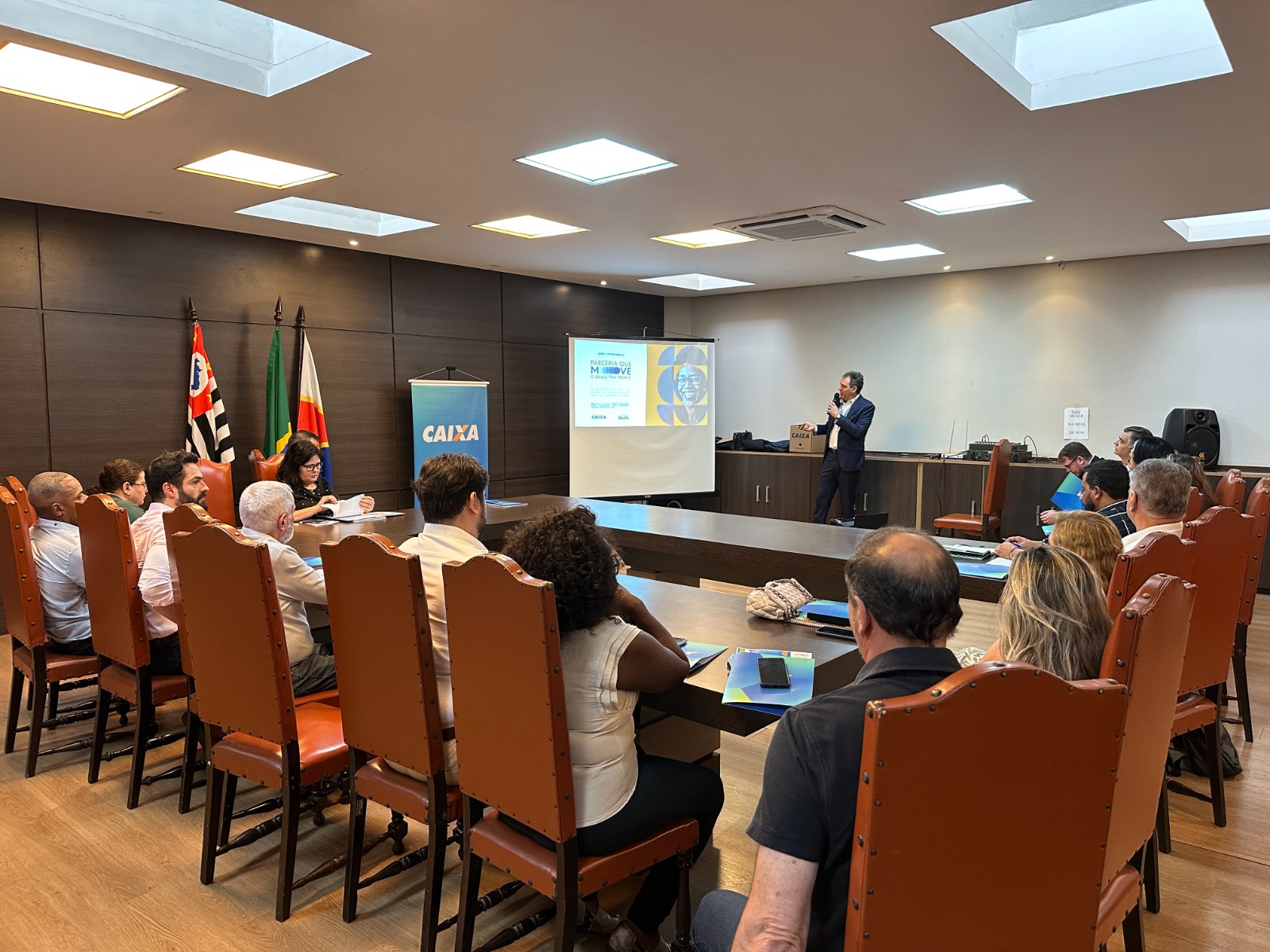 PREFEITURA E CAIXA ECONÔMICA DISCUTEM PARCERIAS