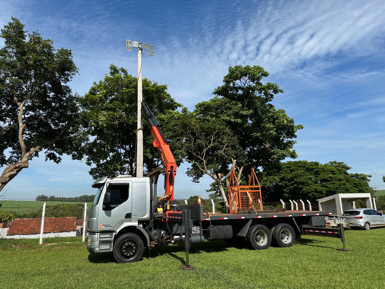 +UMAOBRADAPREFEITURA: CAMPO DO DISTRITO DE POTUNDUVA GANHA SISTEMA DE ILUMINAÇÃO