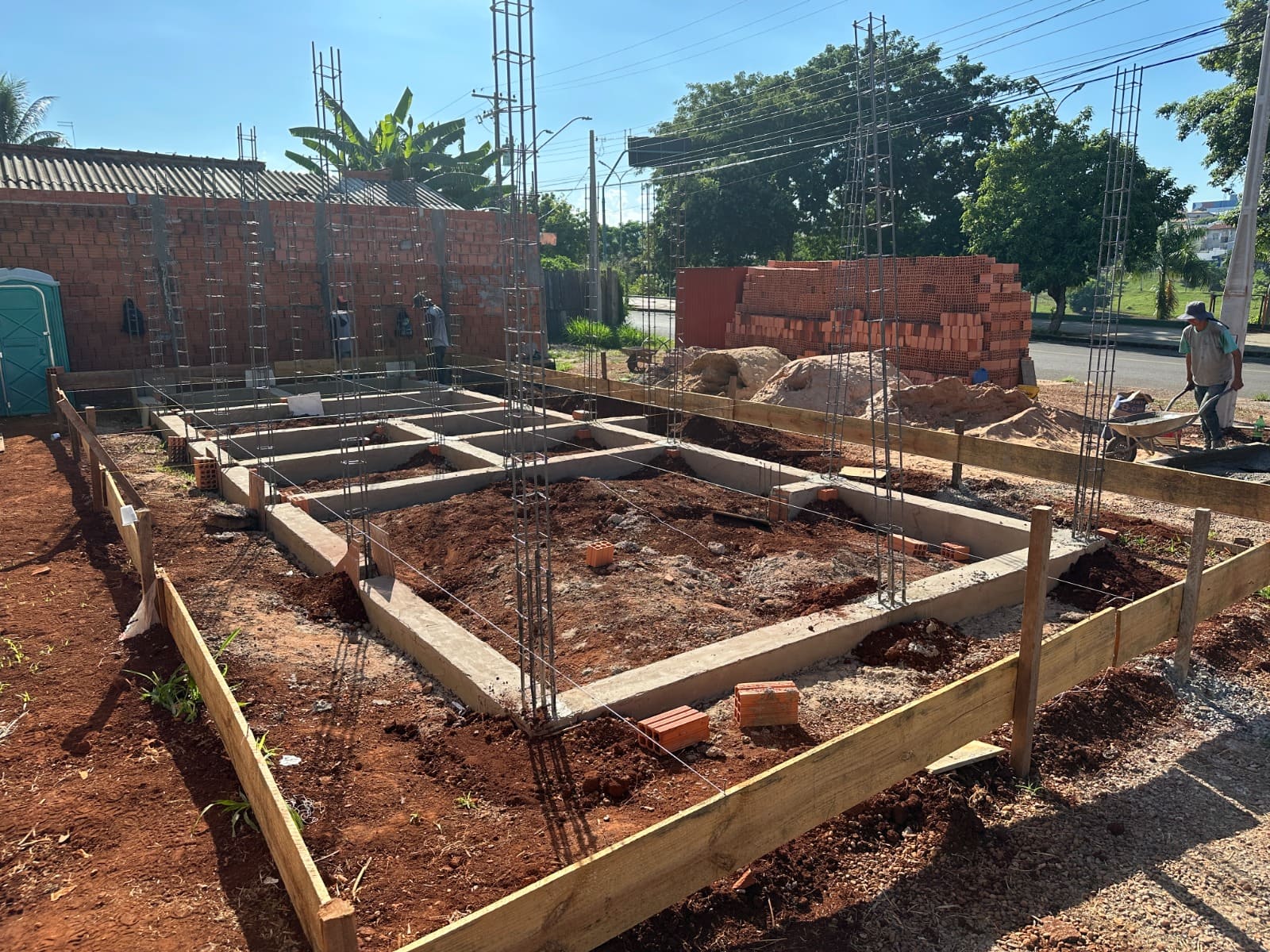 +UMAOBRADAPREFEITURA: INICIADAS AS OBRAS DE CONSTRUÇÃO DOS BANHEIROS DO LAGO DO SILVÉRIO