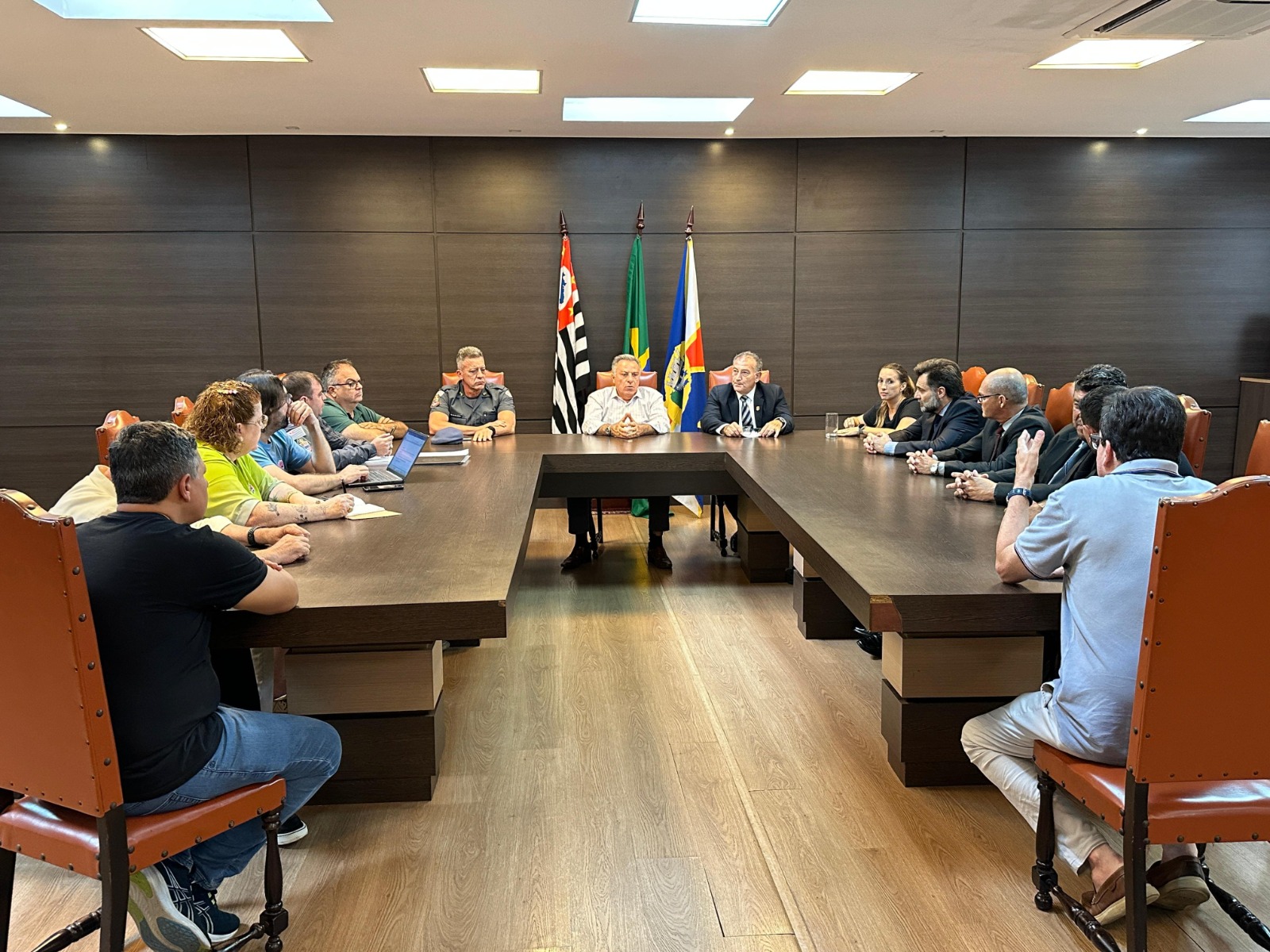 PREFEITURA DEBATE MELHORIAS NA SEGURANÇA PÚBLICA