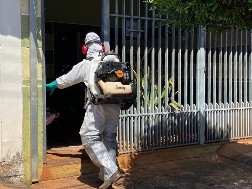 COMBATE À DENGUE: NEBULIZAÇÃO COSTAL NA VILA SAMPAIO E NA VILA PIRAGINE