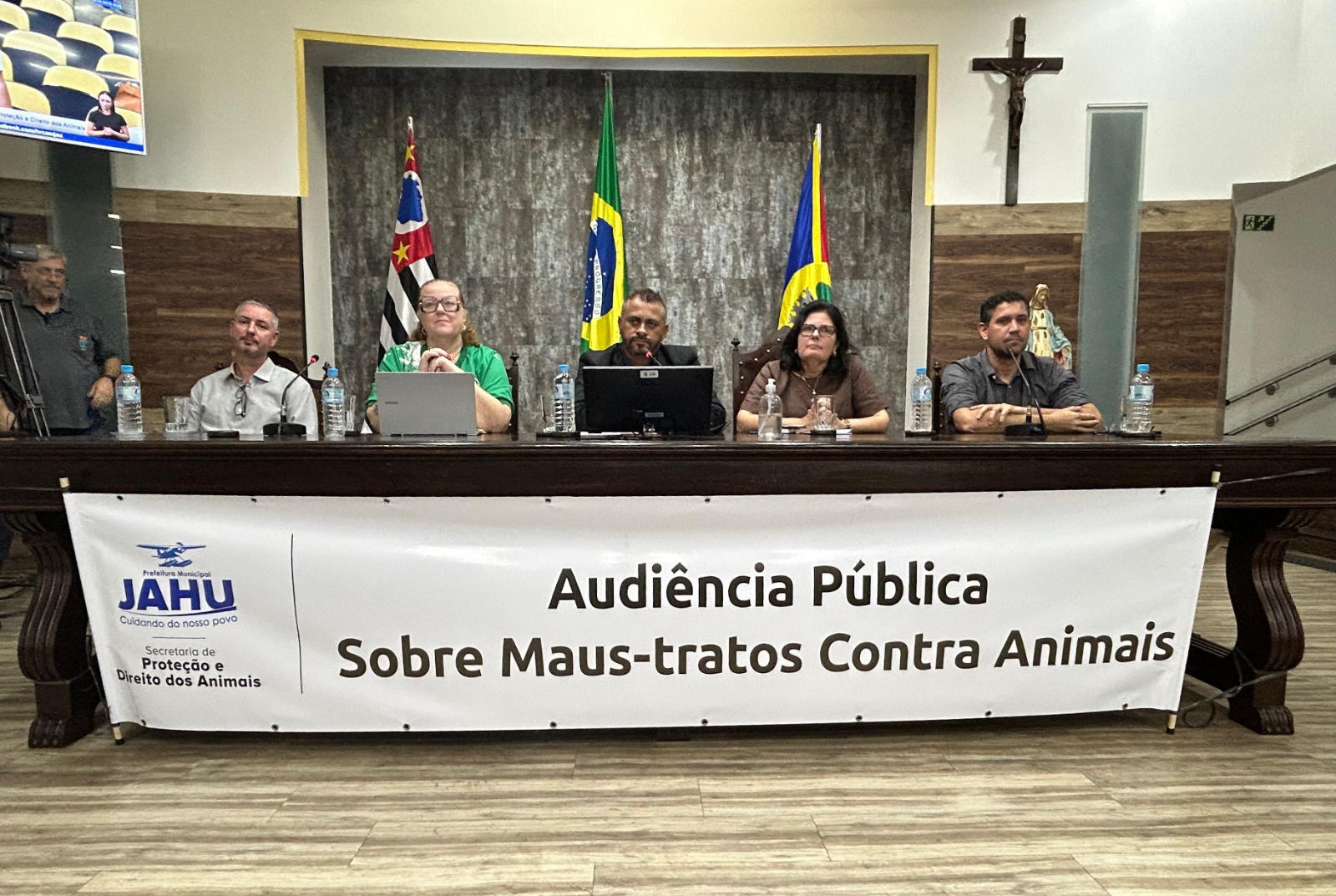 SOCIEDADE CIVIL MARCA PRESENÇA EM AUDIÊNCIA SOBRE MAUS-TRATOS CONTRA ANIMAIS