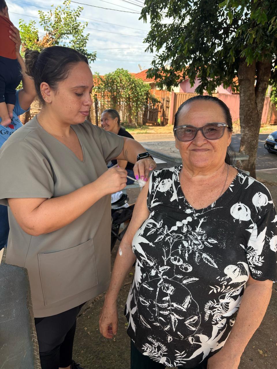 PROFISSIONAIS DA USF PEDRO JULIAN SAEM A CAMPO PARA VACINAR IDOSOS!