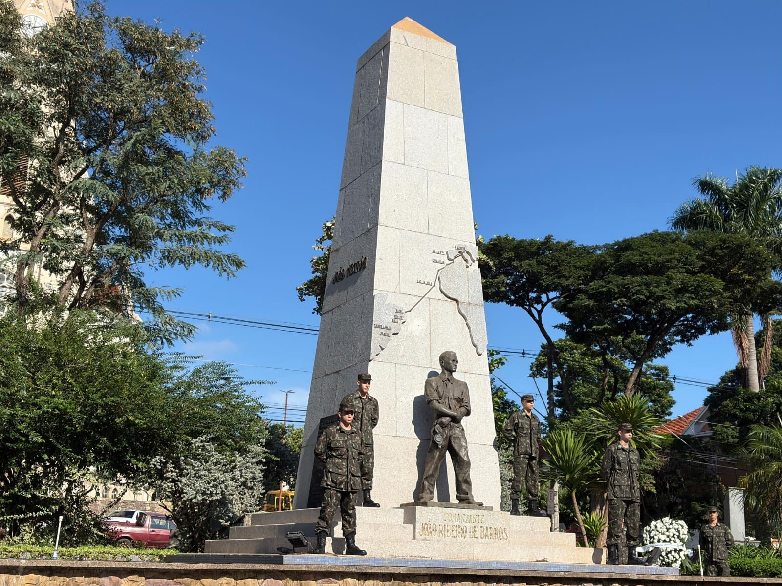 MEMÓRIA E ORGULHO: JOÃO RIBEIRO DE BARROS É HOMENAGEADO POR SEU VOO HISTÓRICO!