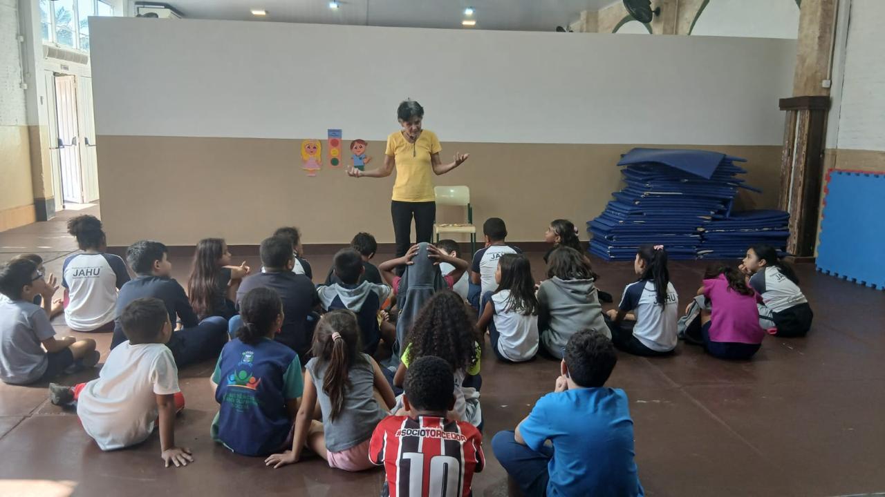 CRIANÇAS APRENDEM SOBRE COMBATE AO ABUSO SEXUAL INFANTIL
