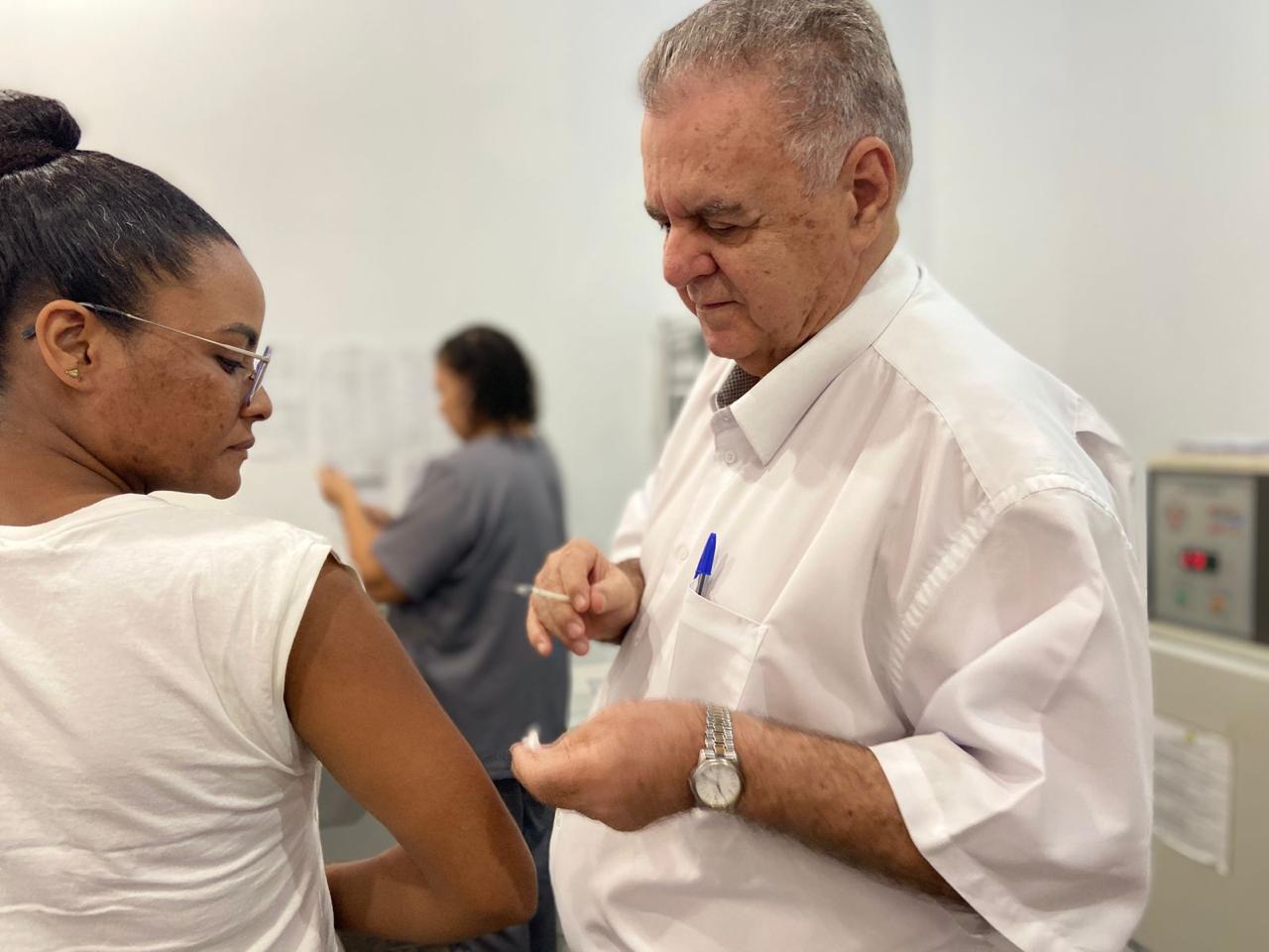 CENTENAS DE PESSOAS VACINADAS EM UM ÚNICO DIA!