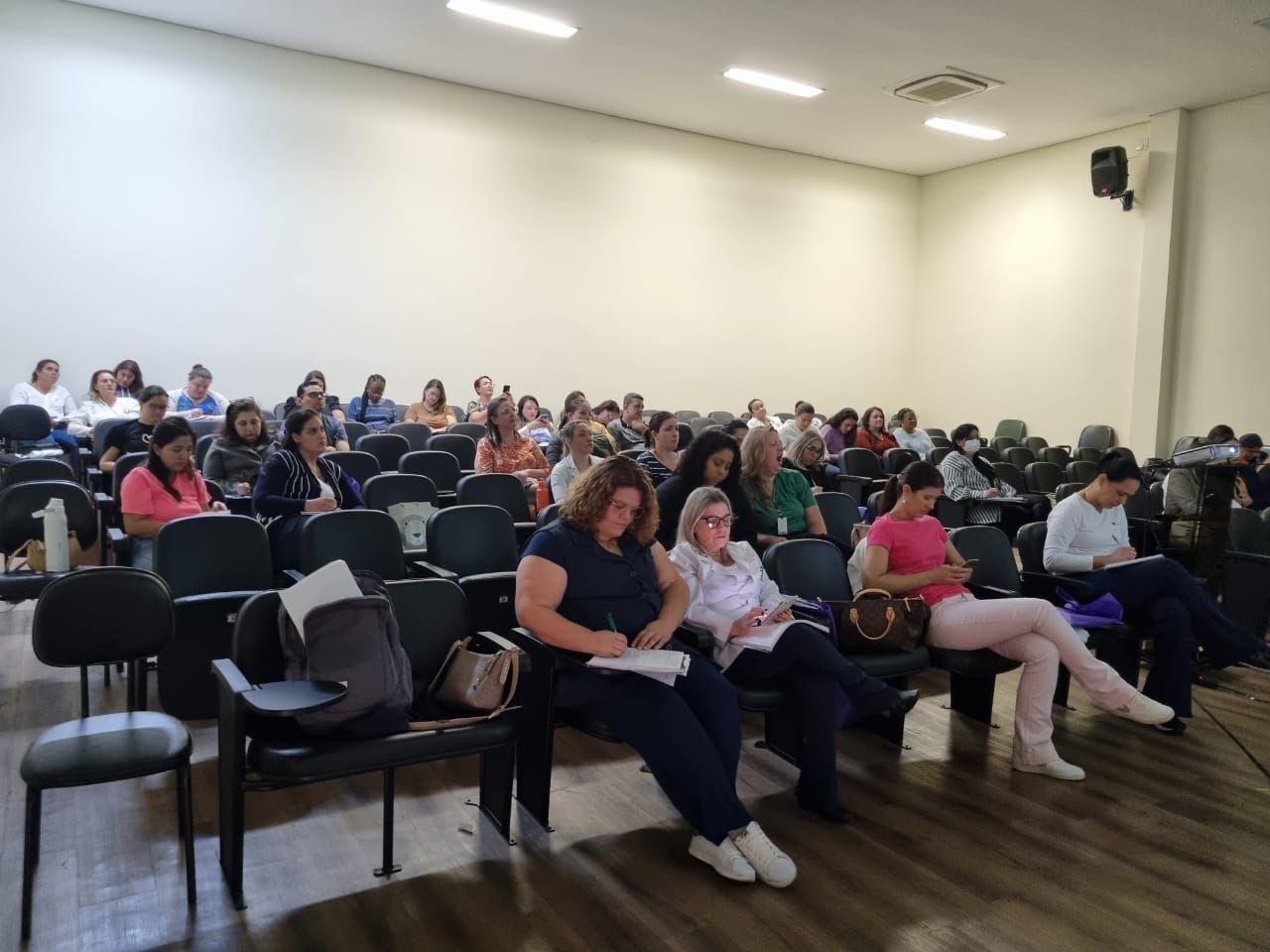 PROFISSIONAIS DA SAÚDE SE CAPACITAM PARA MELHORAR ATENDIMENTO