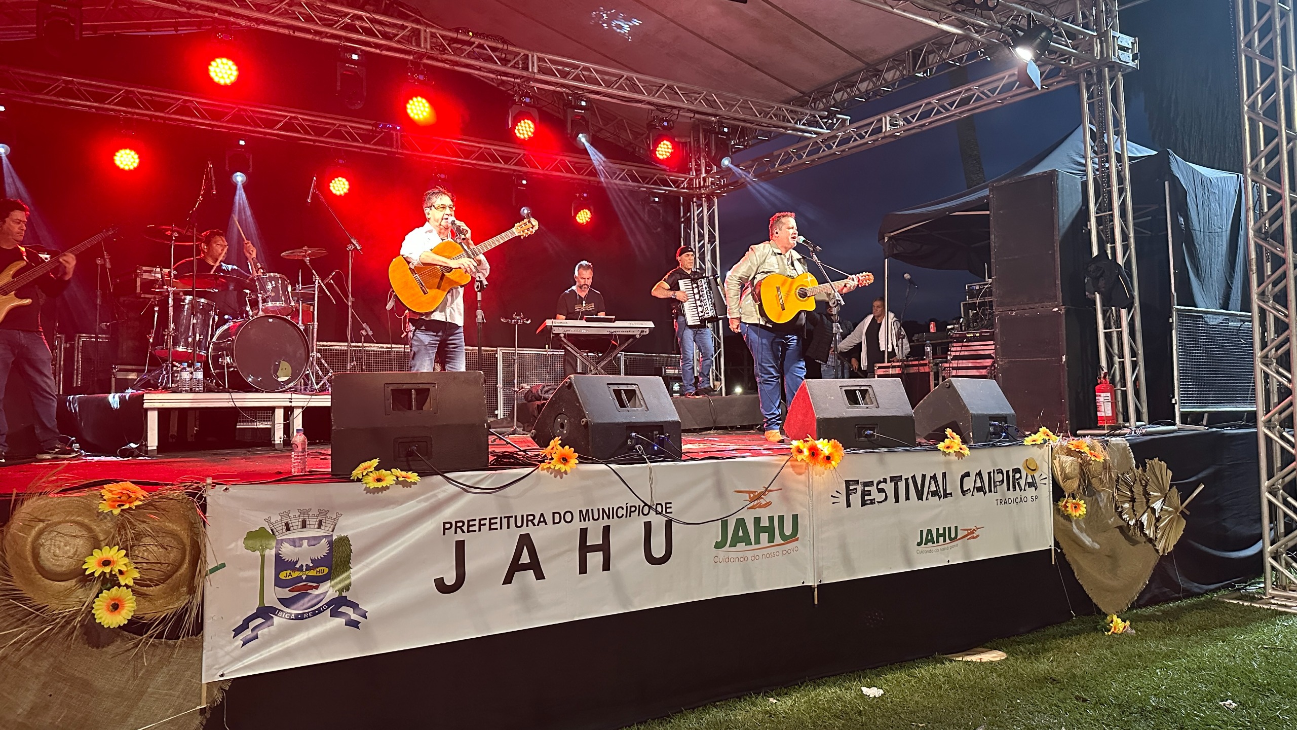 CONCURSO DO FESTIVAL CAIPIRA REÚNE VIOLEIROS DE VÁRIAS REGIÕES
