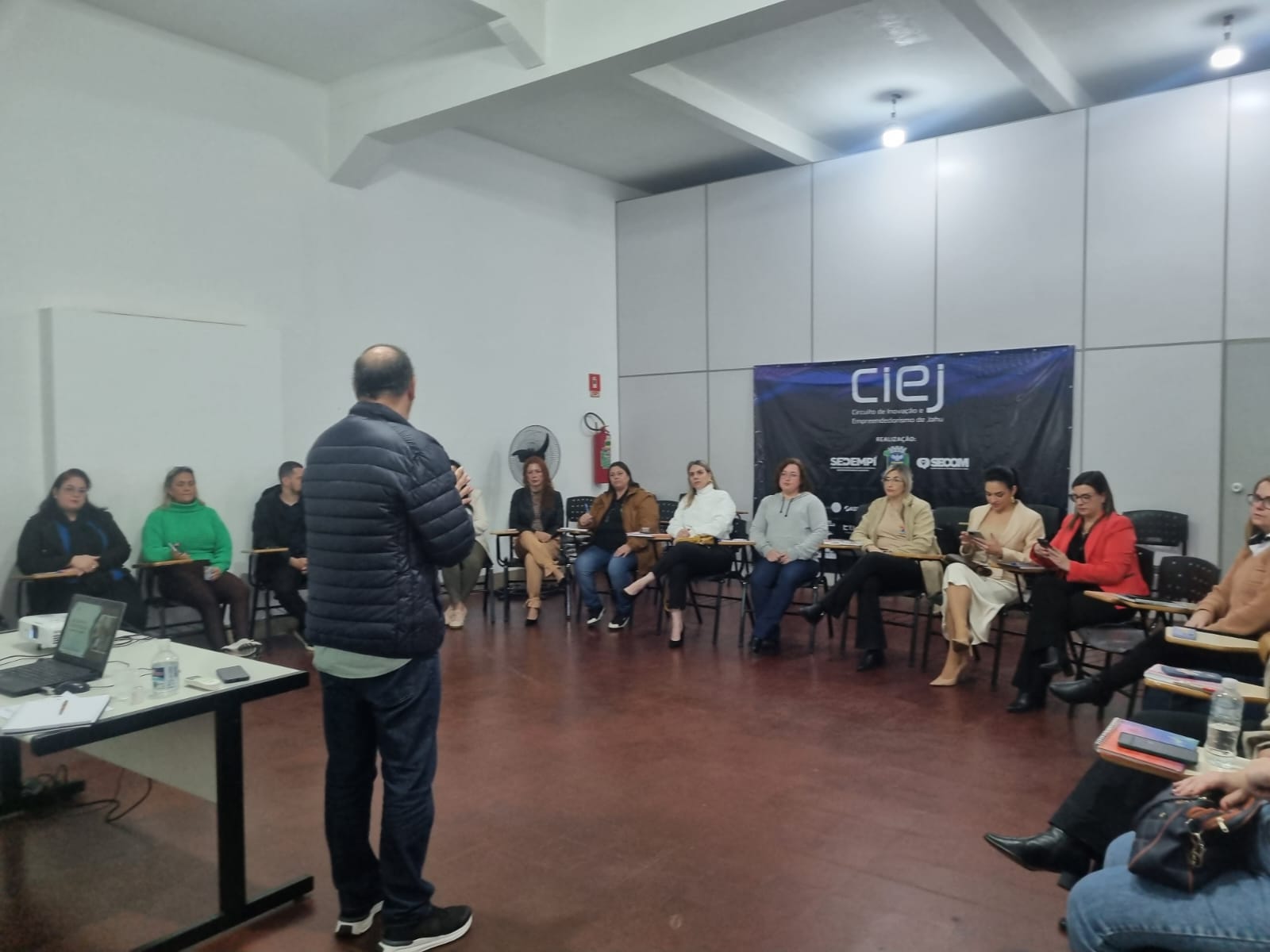 PREFEITURA PROMOVE ENCONTRO ESTRATÉGICO PARA DISCUTIR OS DESAFIOS DO MERCADO DE TRABALHO