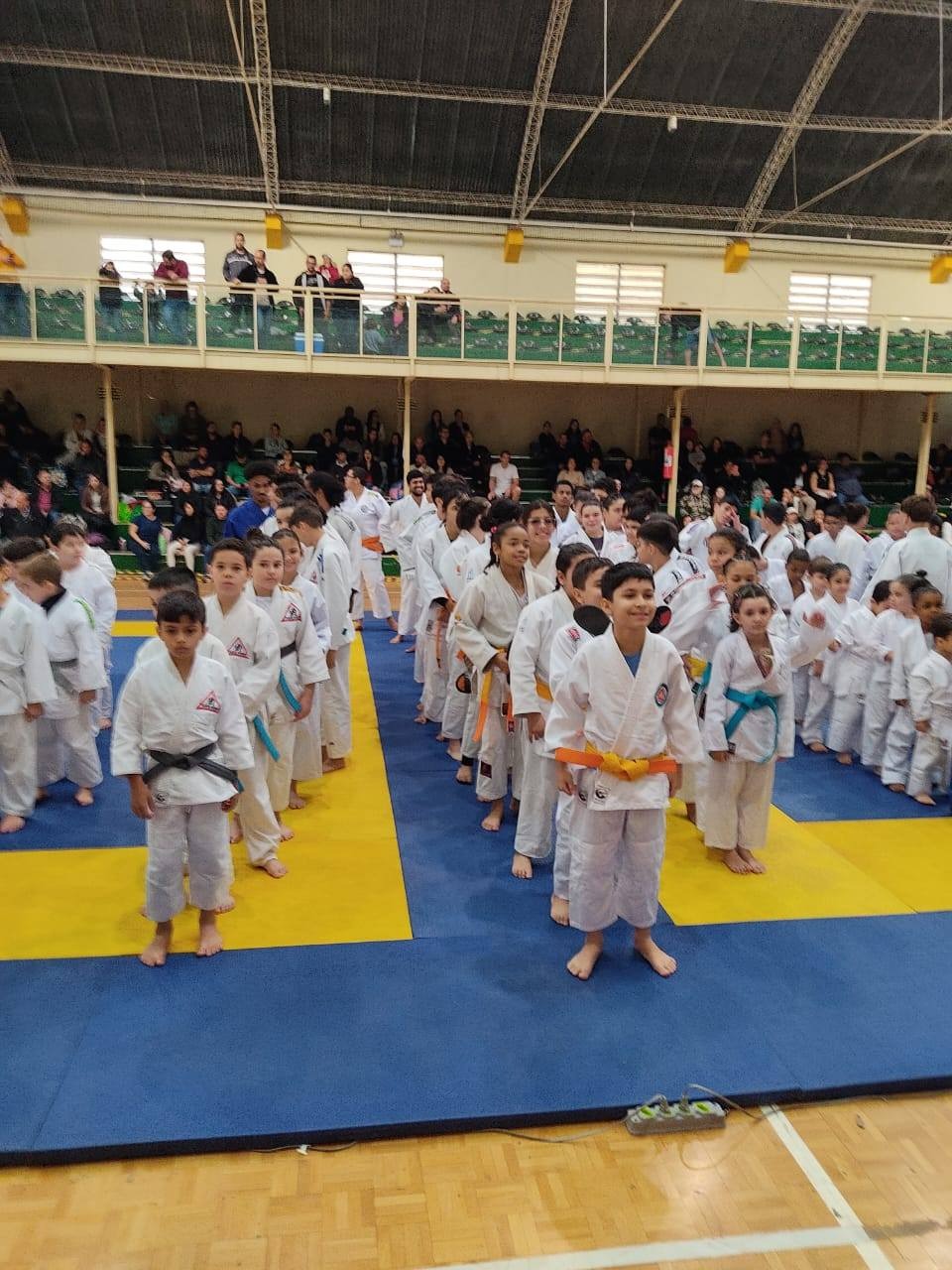 JUDOCAS DÃO SHOW NA II COPA DAS CEREJEIRAS E TRAZEM TROFÉU PARA CASA