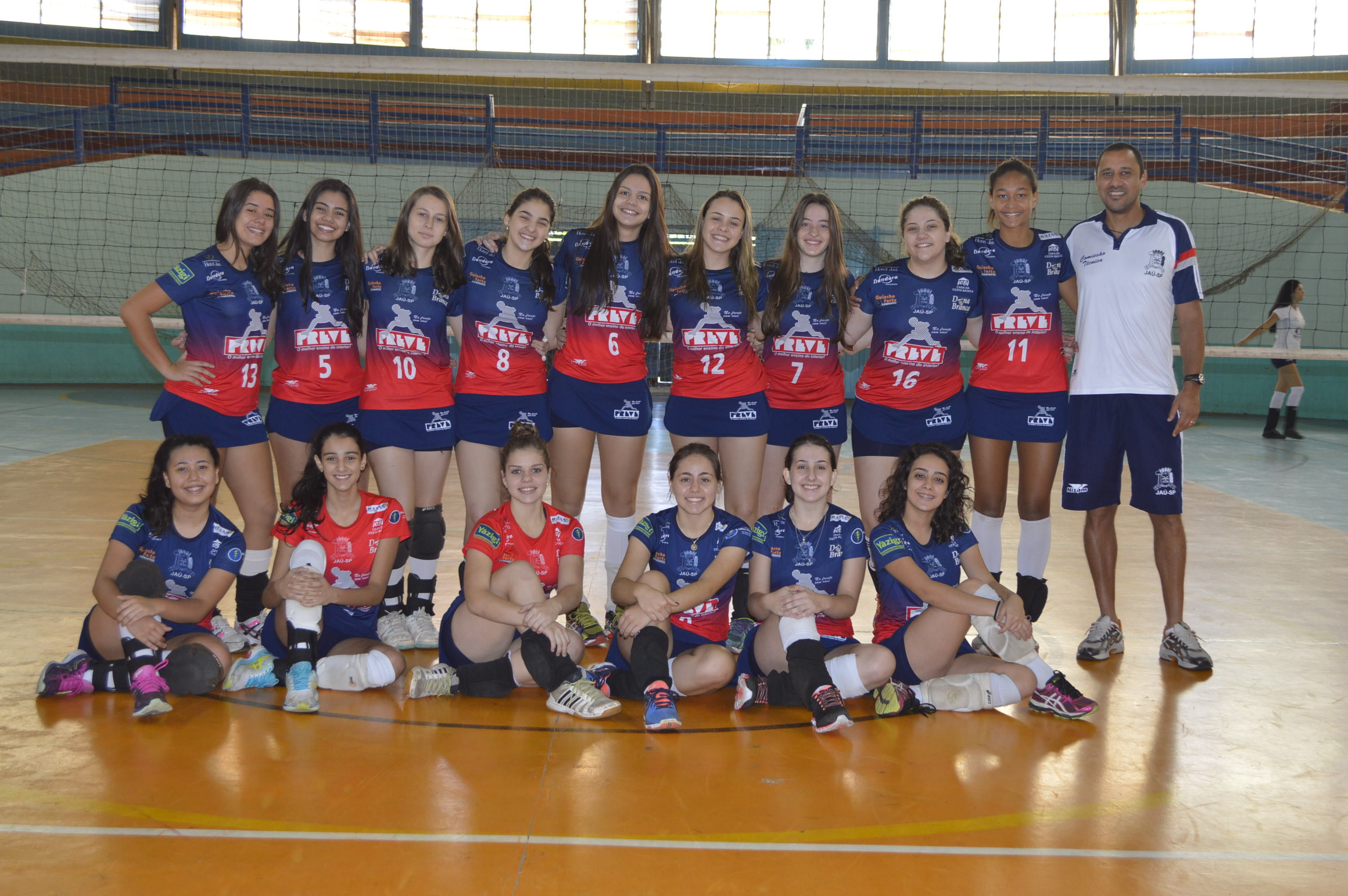 Equipe de vôlei infanto juvenil entra em quadra neste sábado