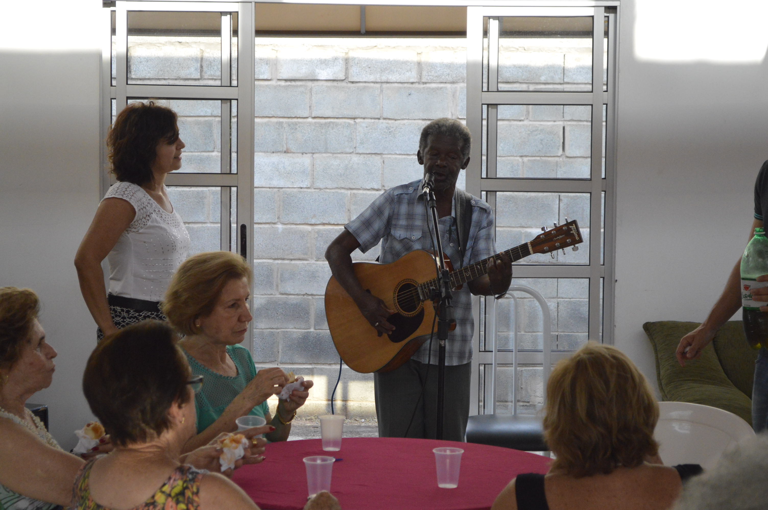 Fundo Social de Solidariedade promove Semana do Idoso - FOTOS - Comemoração na Vila Dignidade
