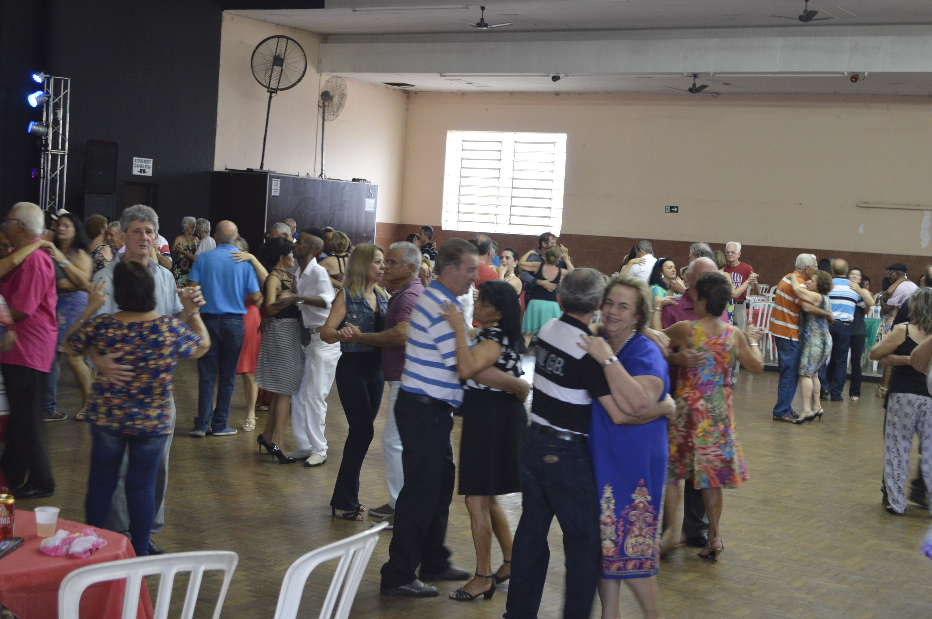 Fundo Social de Solidariedade promove Semana do Idoso - FOTOS - Baile