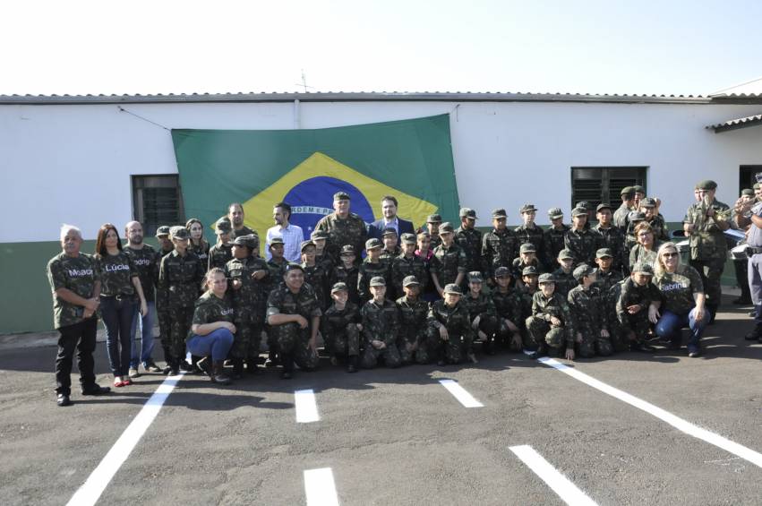 Prefeito recebe na sede do Tiro de Guerra o Comandante Militar do Sudeste