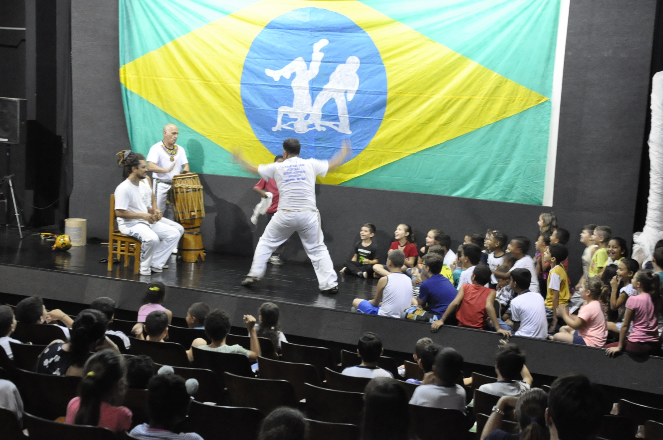 Mês da Consciência Negra: Alunos das EMEFs visitam Show da Consciência no Cinema Municipal - FOTOS