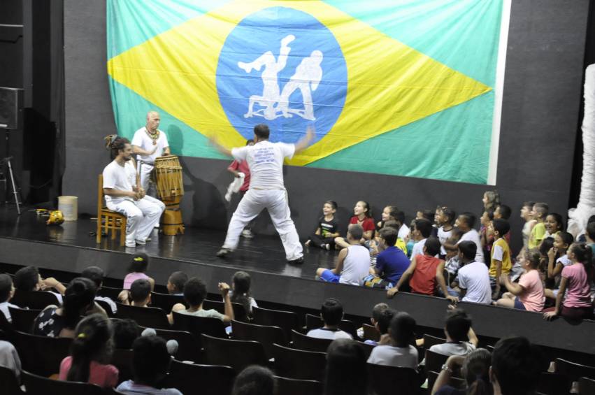 Mês da Consciência Negra: Alunos das EMEFs visitam Show da Consciência no Cinema Municipal - FOTOS