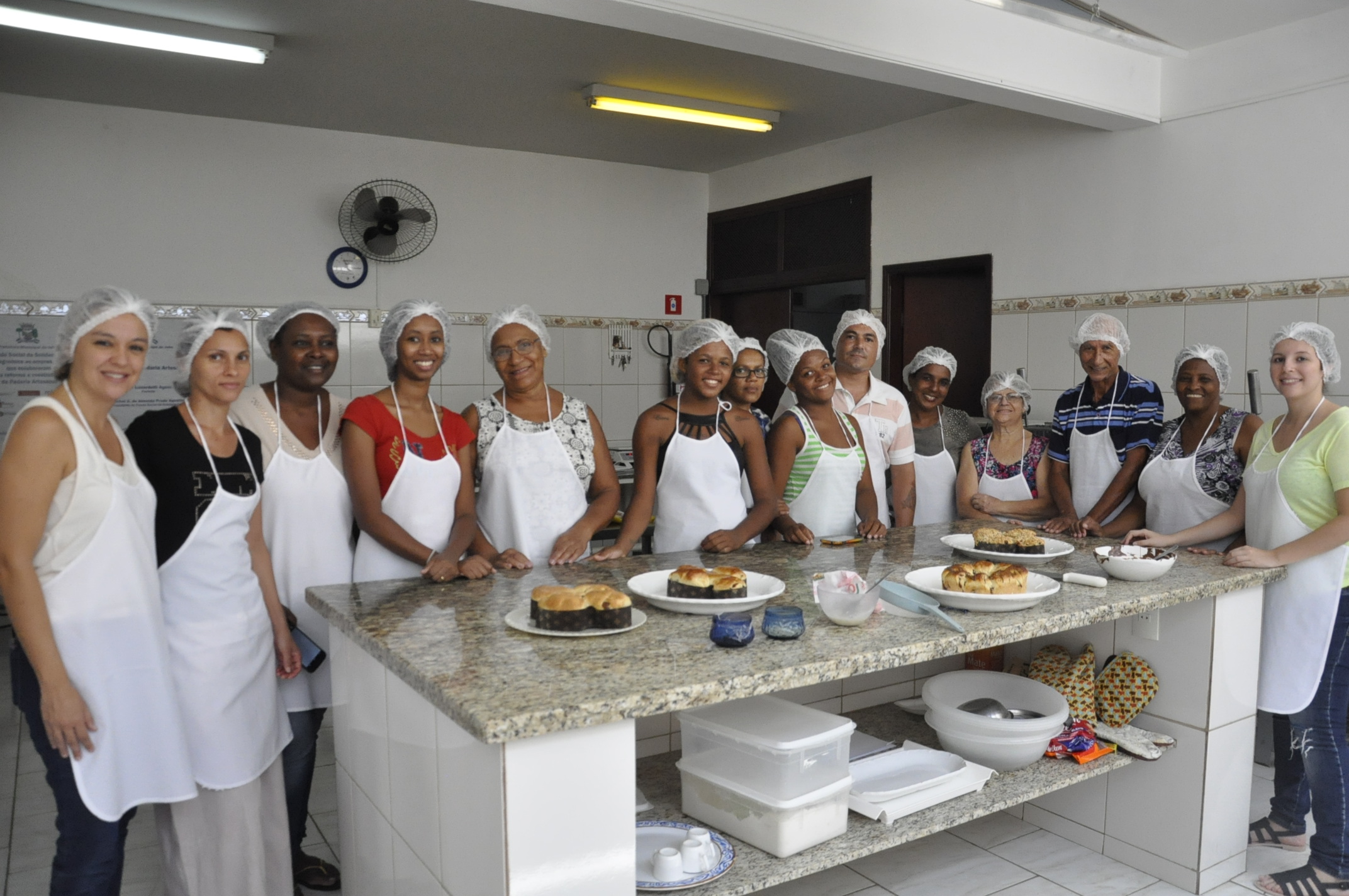 Fundo Social de Solidariedade realiza curso de Coloma Pascal - Fotos turma D