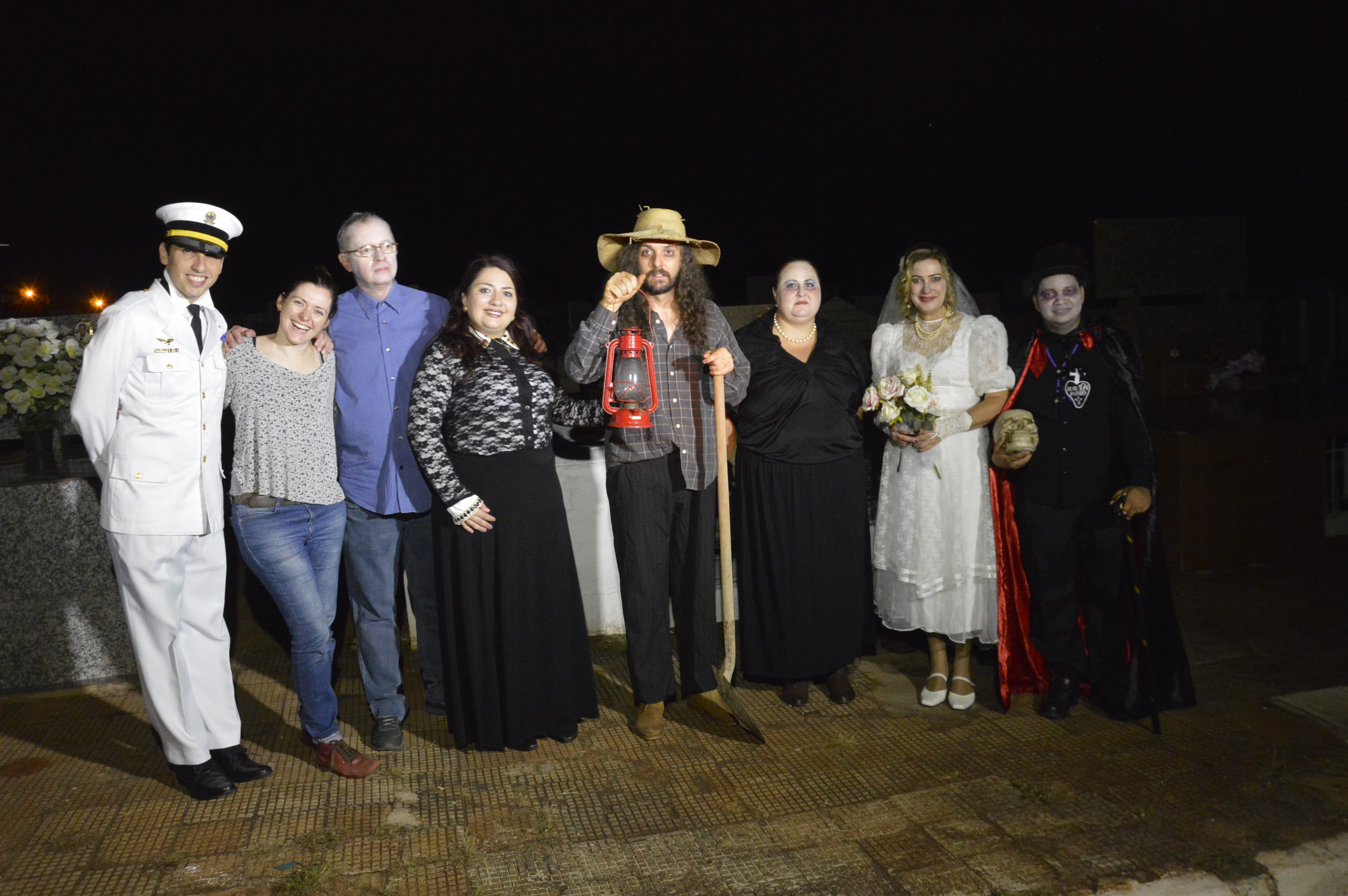 Passeio noturno de arte cemiterial ocorreu nessa sexta-feira em Jahu - FOTOS