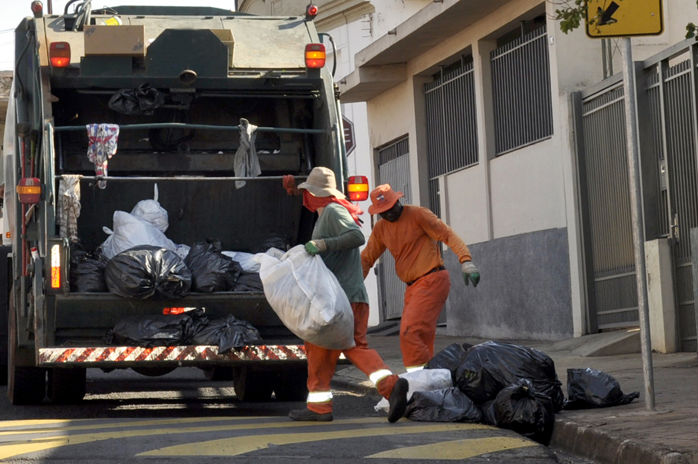 Secretaria do Meio Ambiente terá novo horário para coleta de lixo