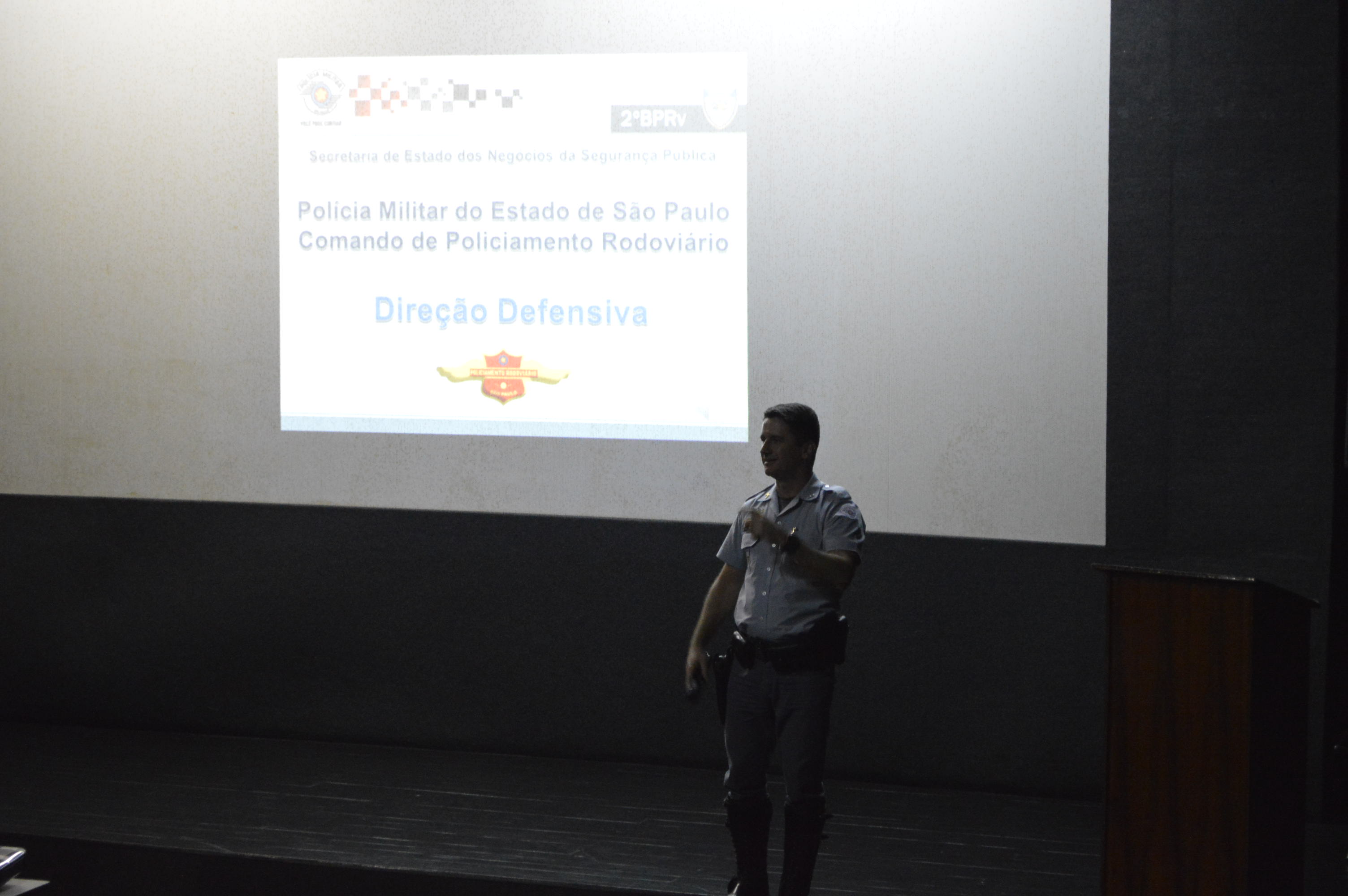 Motoristas do serviço municipal participam de palestra - FOTOS