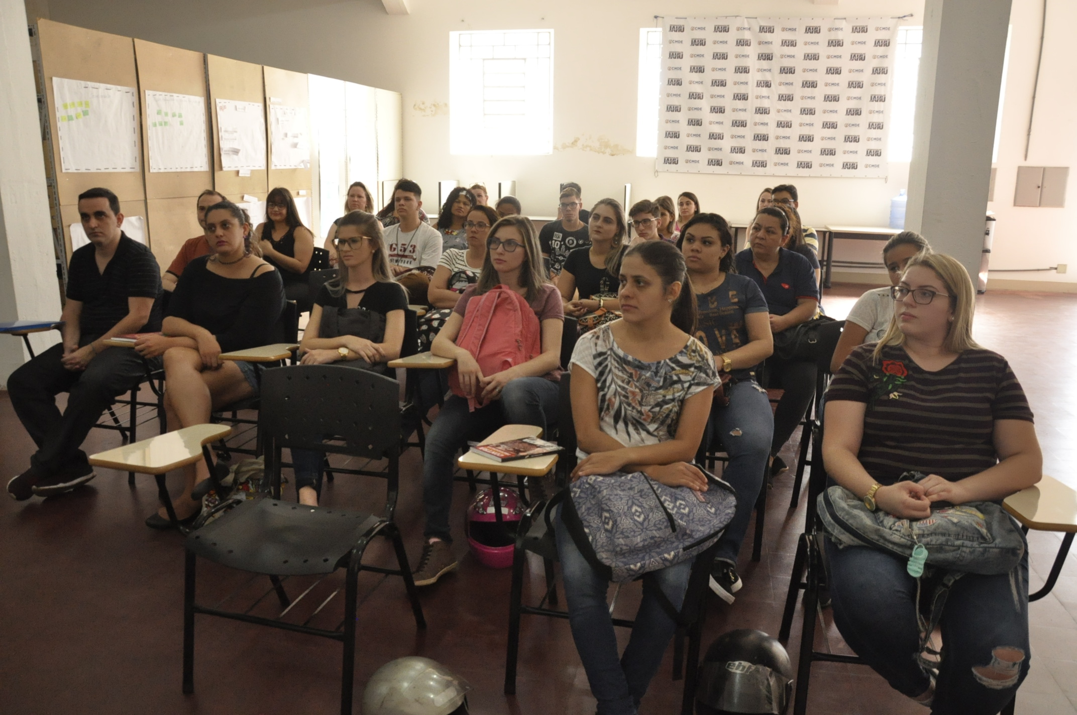 Oportunidade de qualificação: curso de Assistente Administrativo - FOTOS