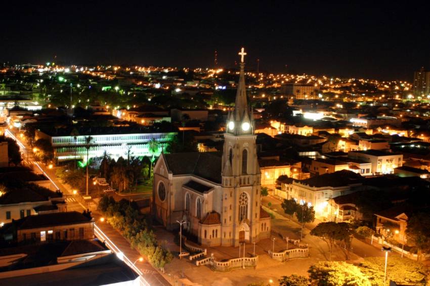 Prefeitura faz desfile cívico para celebrar o 165º aniversário de Jahu