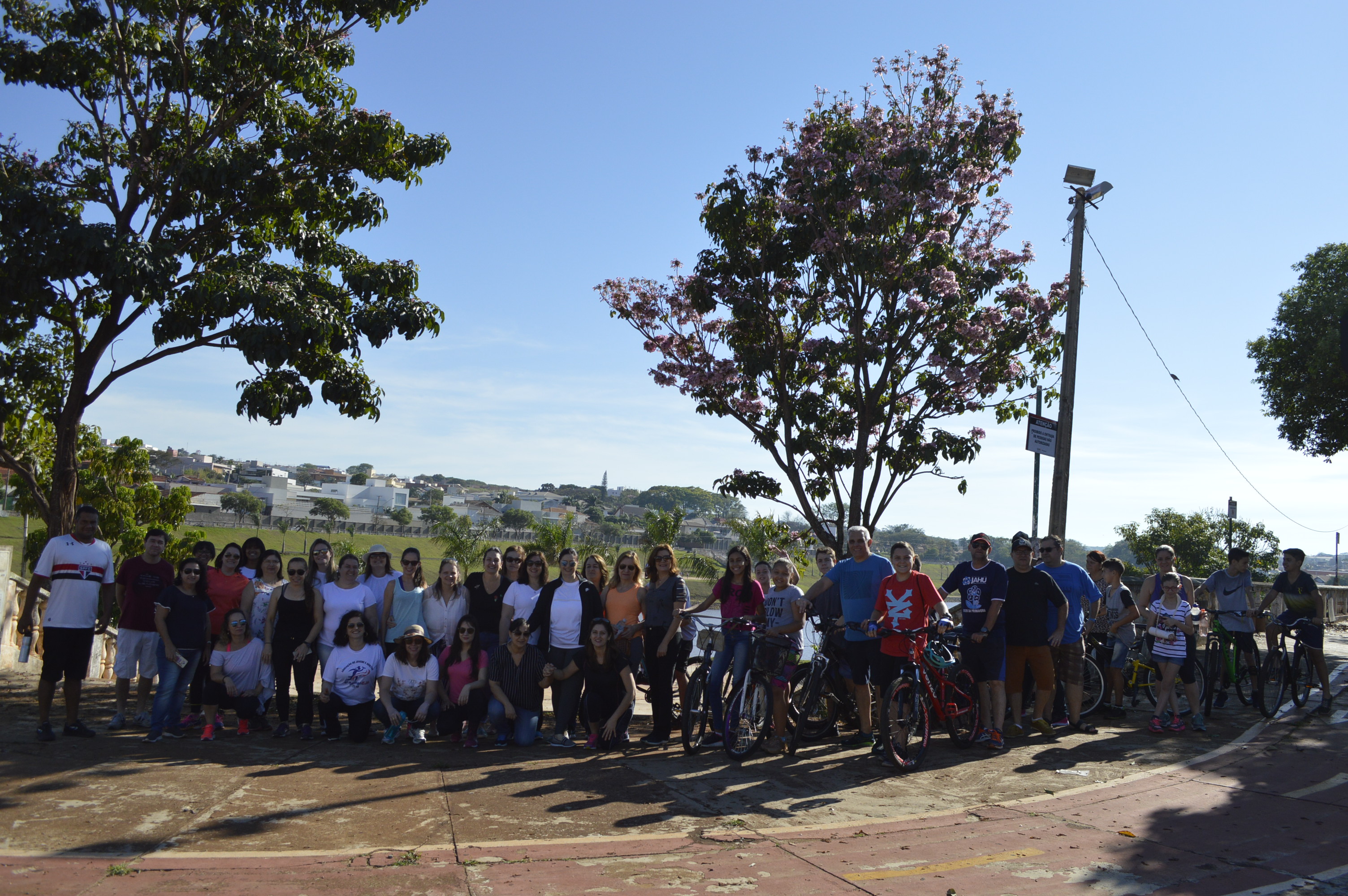 Alunos do Ensino Fundamental promovem passeio ciclístico em comemoração ao Dia Mundial sem Carro