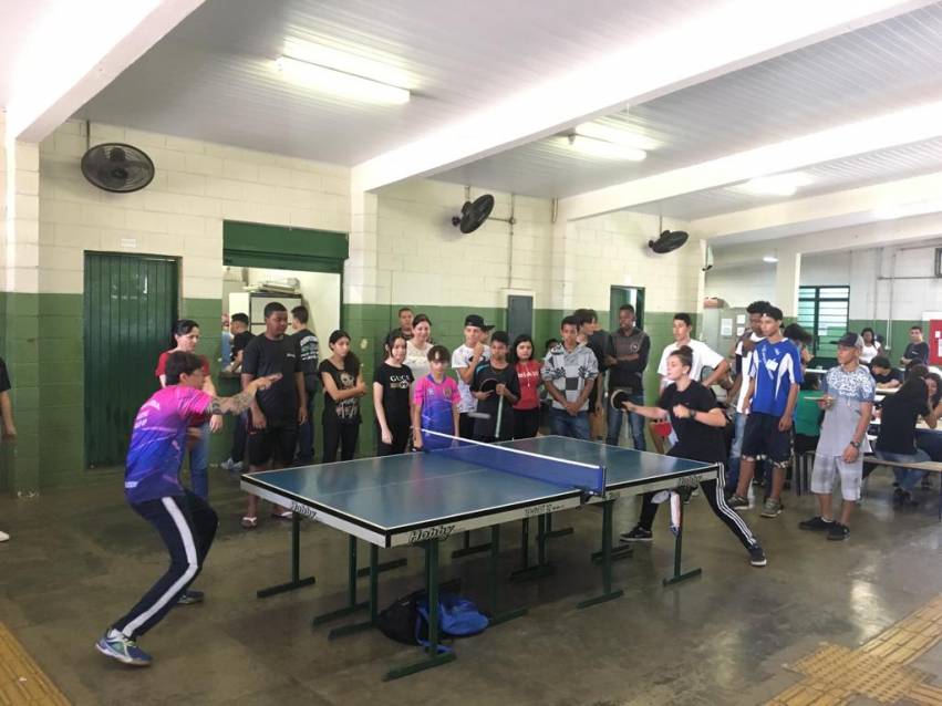 Mesatenistas fazem apresentação na Escola “Professor José Nicolau Pirágine”