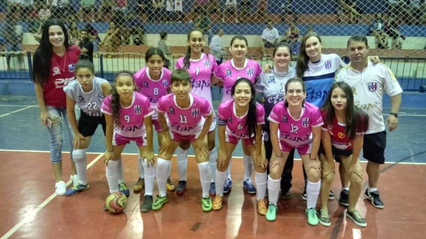 Equipe feminina de futsal vence amistoso preparatório