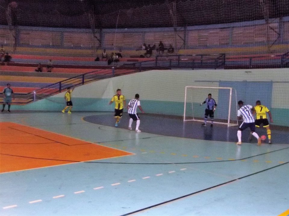 R.F. Ônibus vence e termina a primeira fase na liderança do Campeonato Jauense de Futsal