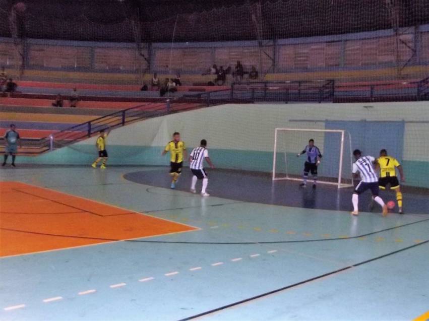R.F. Ônibus vence e termina a primeira fase na liderança do Campeonato Jauense de Futsal
