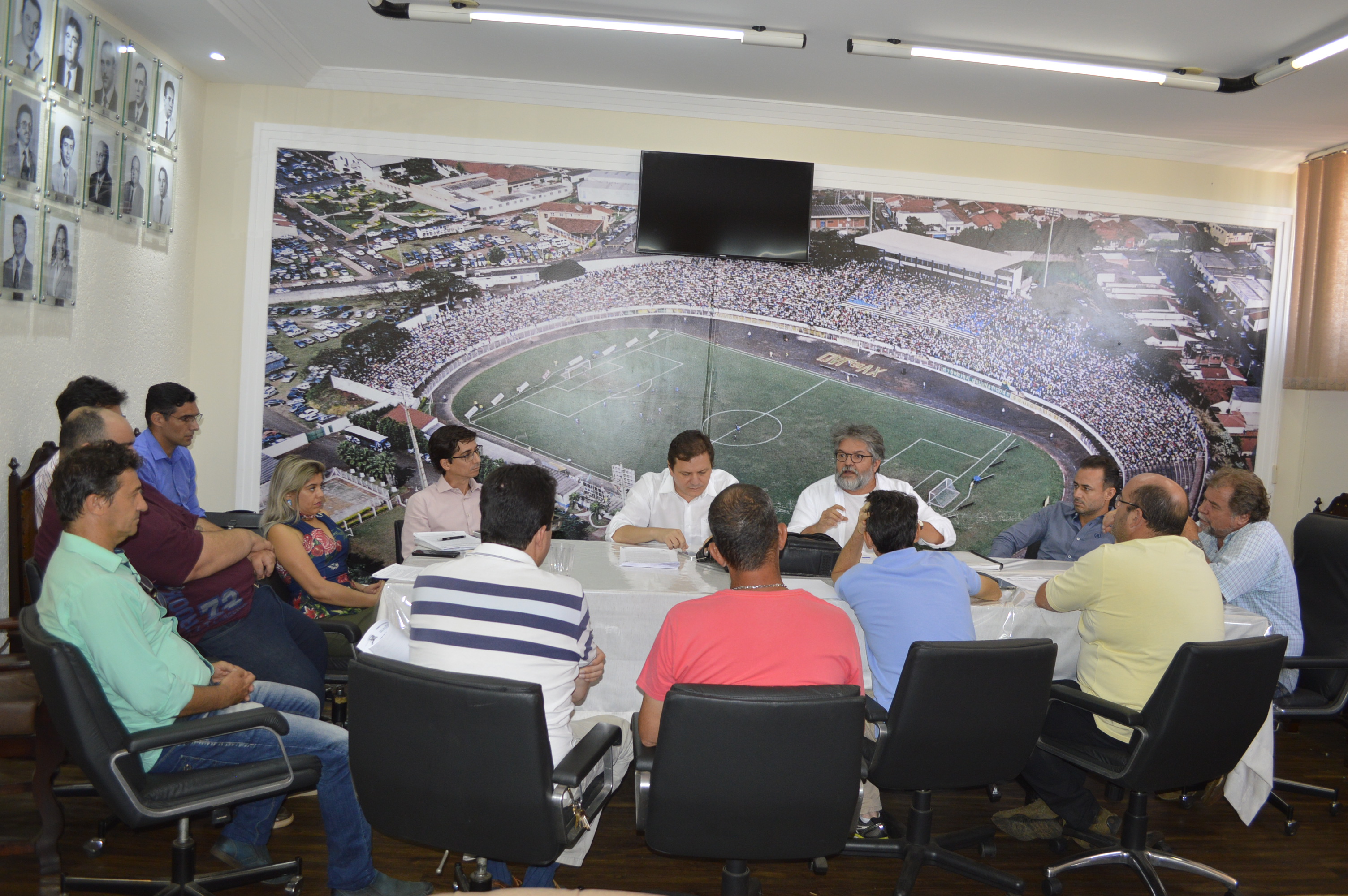 Comissão Especial se reúne com vereadores