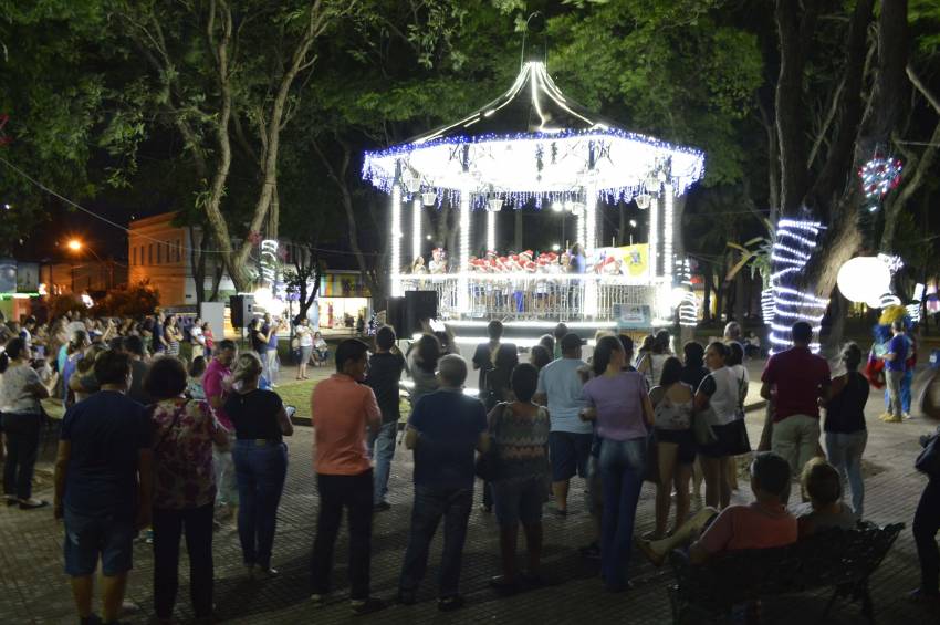 Natal 2018: Inauguração da iluminação da Praça da República e Apresentação do Coral do Colégio Academia e Escola Girassol - FOTOS