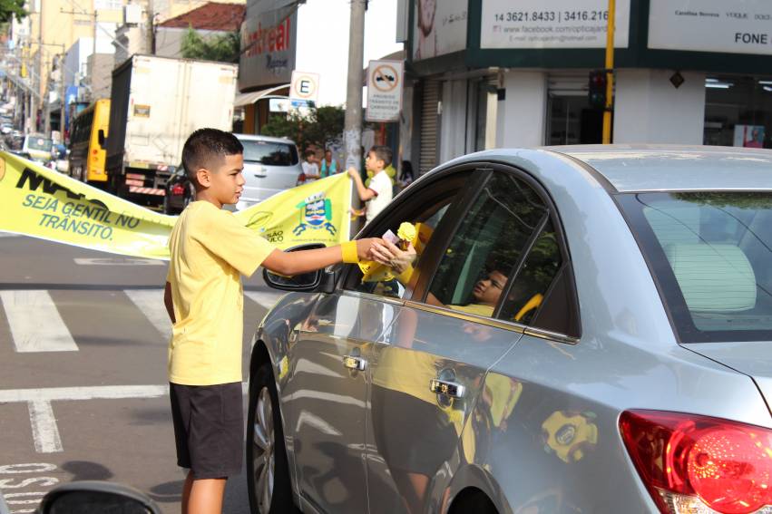Prefeitura de Jahu promove ação educativa durante atividades do movimento Maio Amarelo