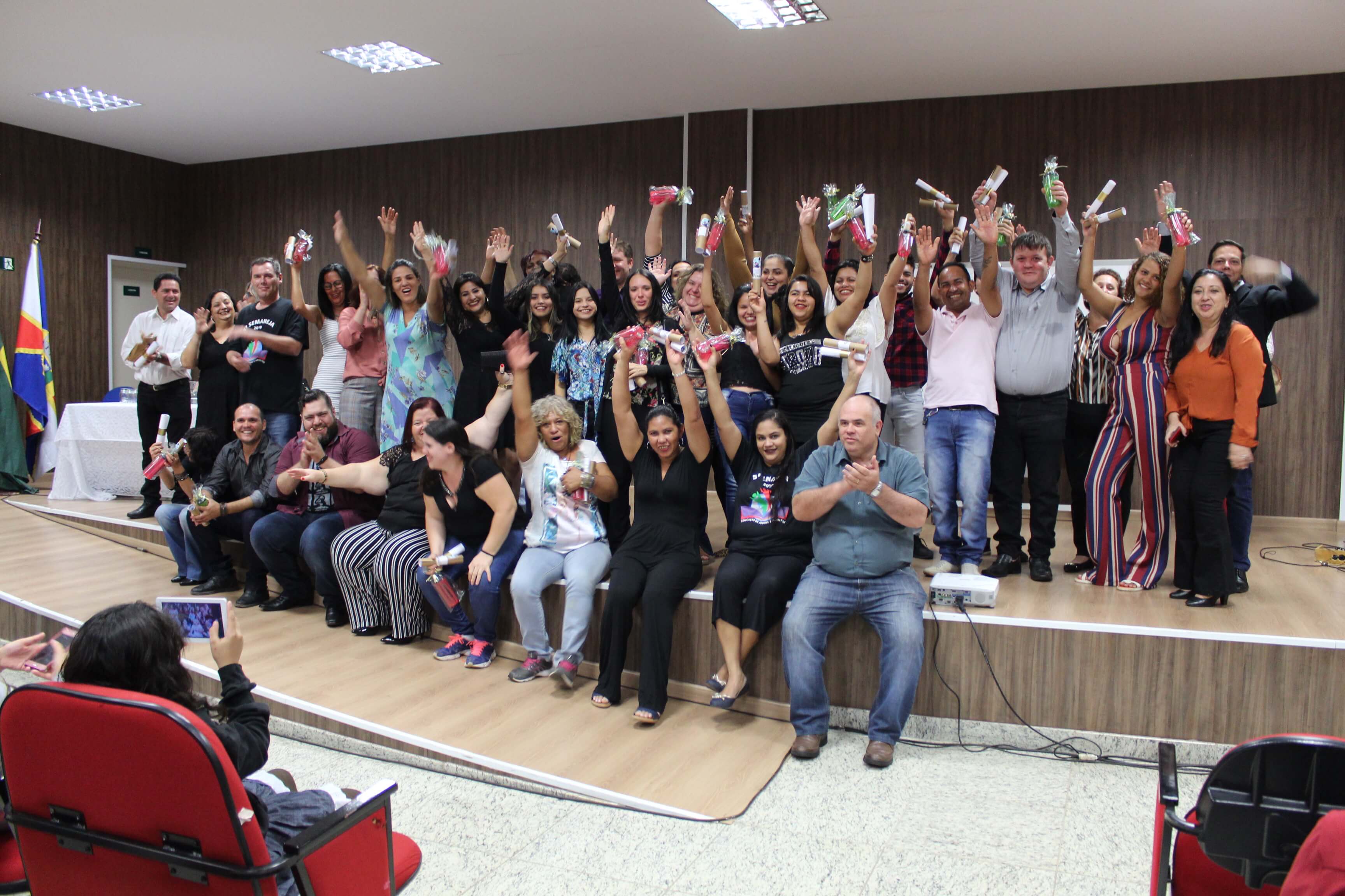 Prefeitura de Jahu forma 32 alunos da Educação de Jovens e Adultos - FOTOS