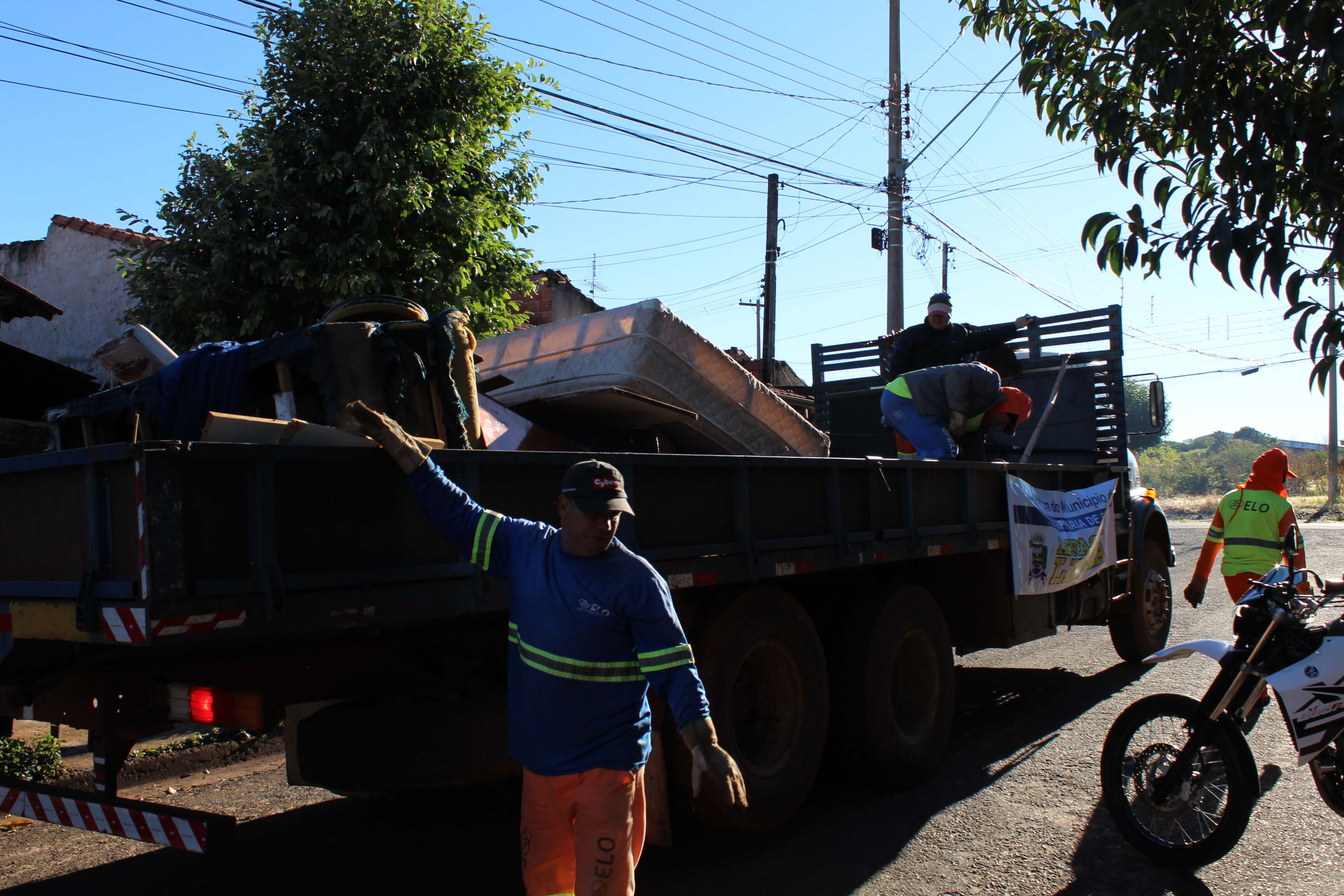 Prefeitura de Jahu: arrastão de limpeza - FOTOS