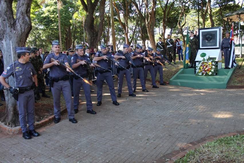 Ato relembra Revolução Constitucionalista de 1932 - FOTOS