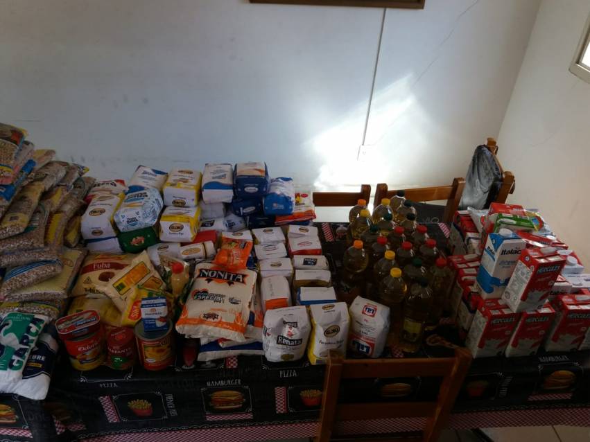Secretaria de Cultura e Turismo: entrega dos alimentos arrecadados no show da banda Placa Luminosa, ocorrido em 12/07