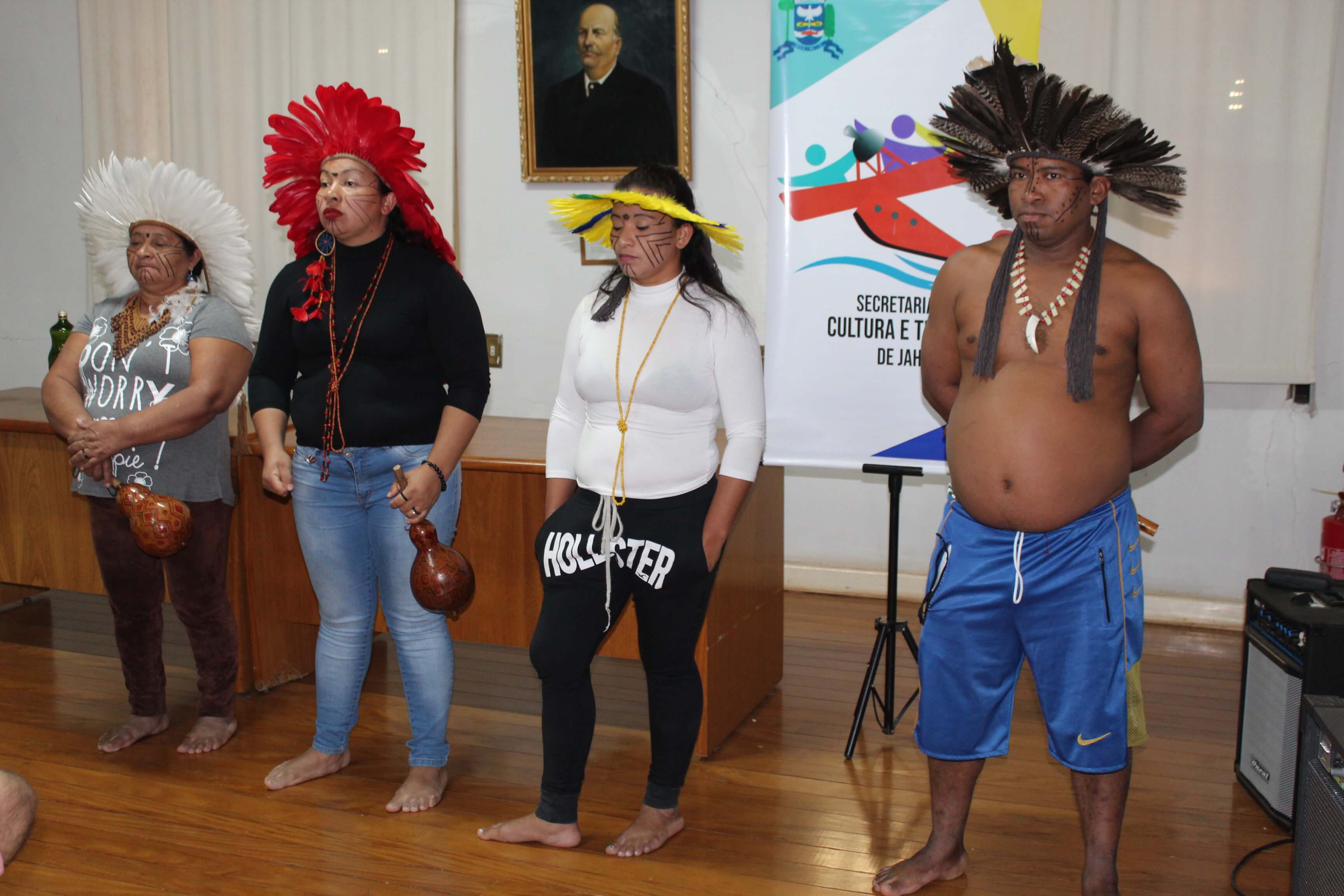 28ª edição do Festival de Inverno de Jahu: Feira de artesanato, cantos e danças com Índios Kaigangs - FOTOS