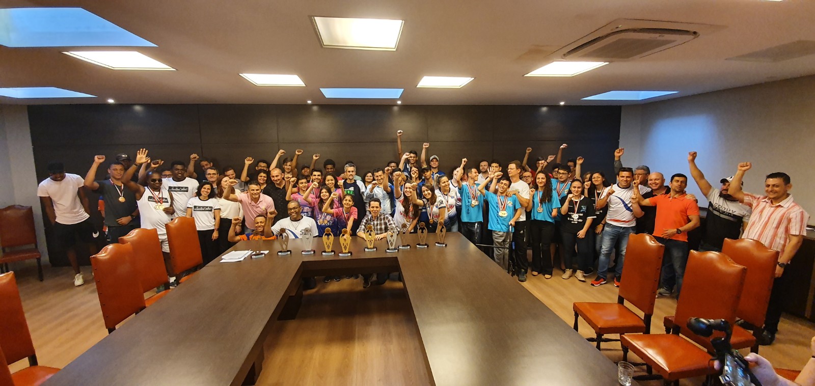 Prefeito homenageia técnicos e atletas por participação nos Jogos Regionais